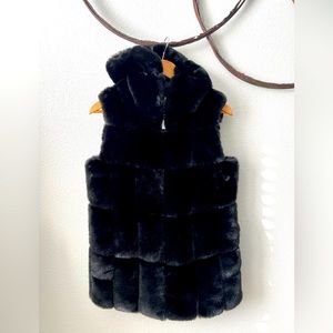 MICHAEL KORS Quilted Faux Fur Hooded Vest